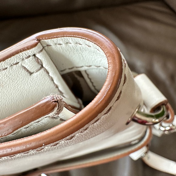 Elegant White Leather Coach Hobo Bag - Picture 12 of 12